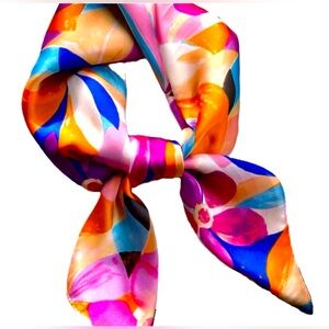 NWT Vintage-Inspired Floral Silk-Feel Scarf